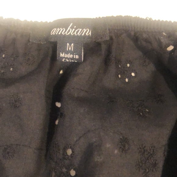 Eyelet puff sleeve crop top - Picture 3 of 3